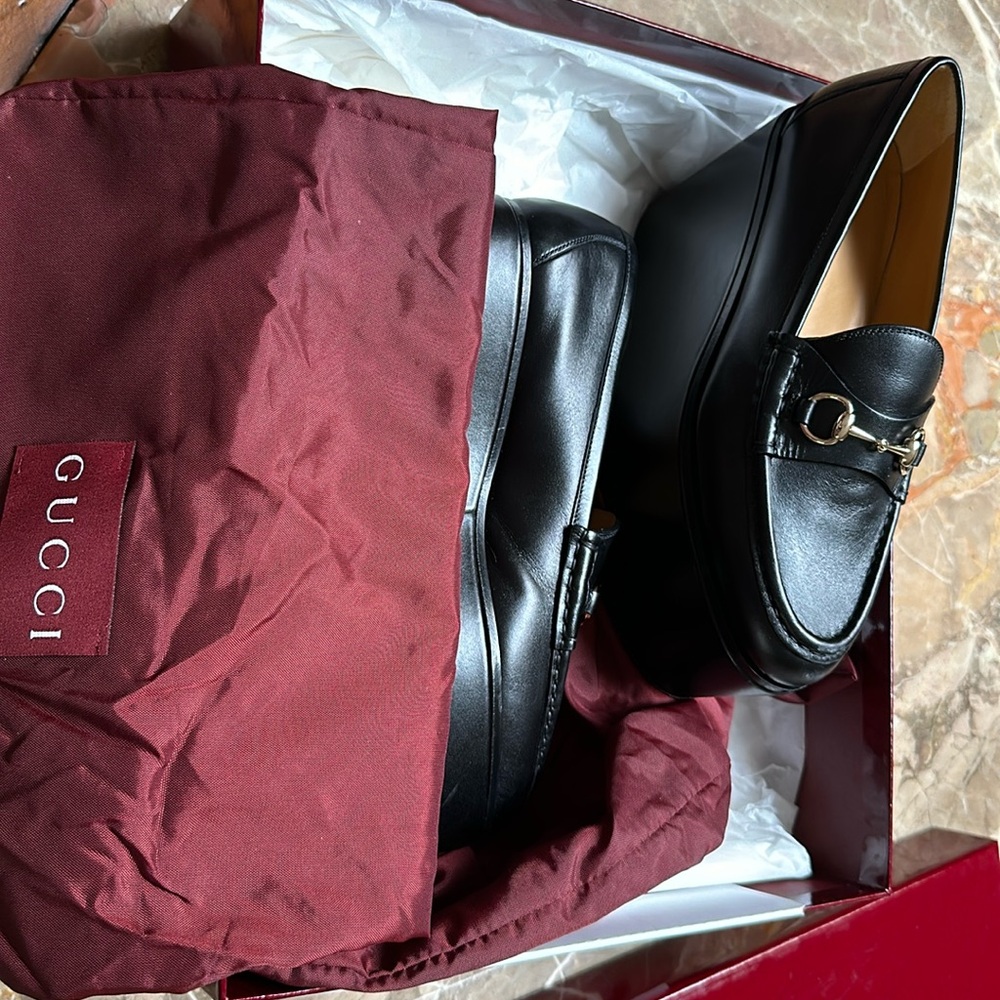 Black Gucci platform loafer size 37.5 (US 7.5)
